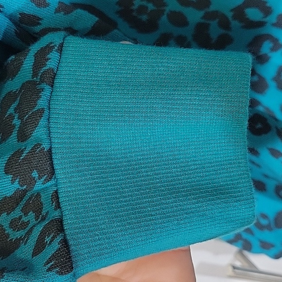 Forever 21 Pullover Sweatshirt Size L - Picture 3 of 8